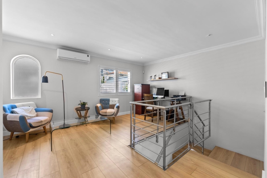 4 Bedroom Property for Sale in Sea Point Western Cape